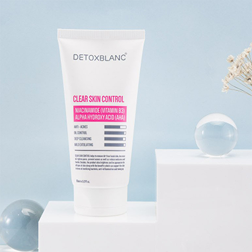 Sữa-rữa-mặt-sinh-học-đa-năng-Clear-Skin-Control-Detoxblanc1